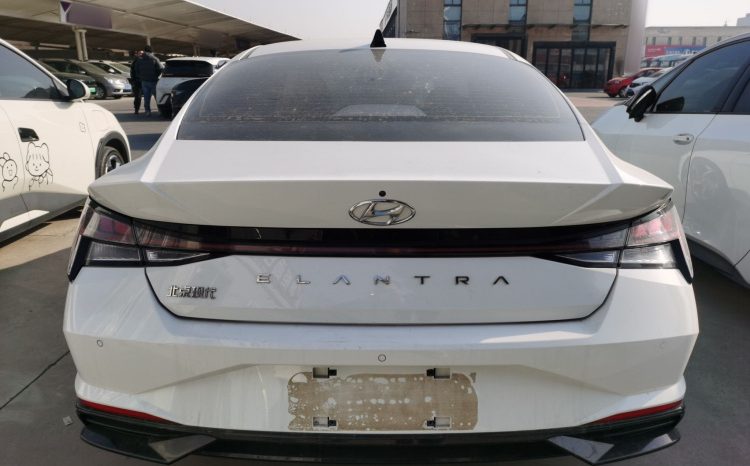 
								Hyundai Elantra 2022 1.5L CVT LUX Premium Edition full									