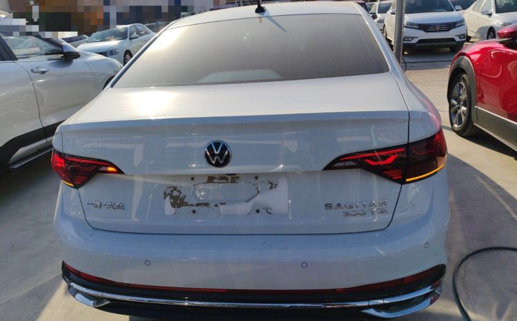
								Volkswagen Sagitar 2023 300TSI DSG Premium Edition full									