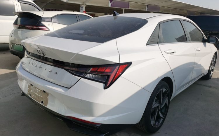 
								Hyundai Elantra 2022 1.5L CVT LUX Premium Edition full									