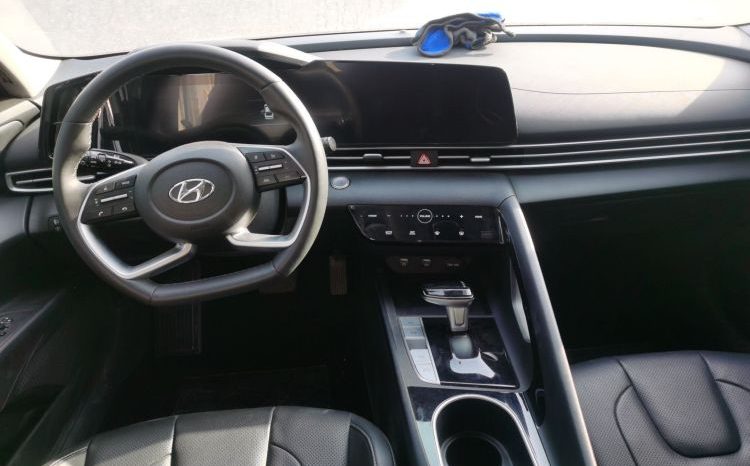 
								Hyundai Elantra 2022 1.5L CVT LUX Premium Edition full									