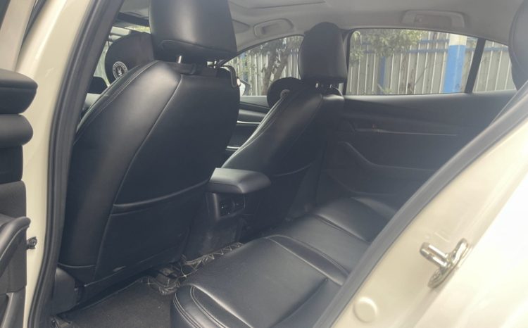 
								Mazda3 Axela 2021 1.5L Automatic Premium Edition full									