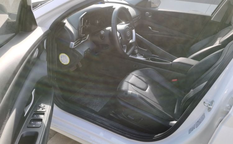 
								Hyundai Elantra 2022 1.5L CVT LUX Premium Edition full									
