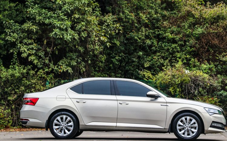 
								Skoda Superb 2019 TSI280 DSG Comfort Edition, реальный пробег 73556 км, немецкий среднеразмерный седан full									