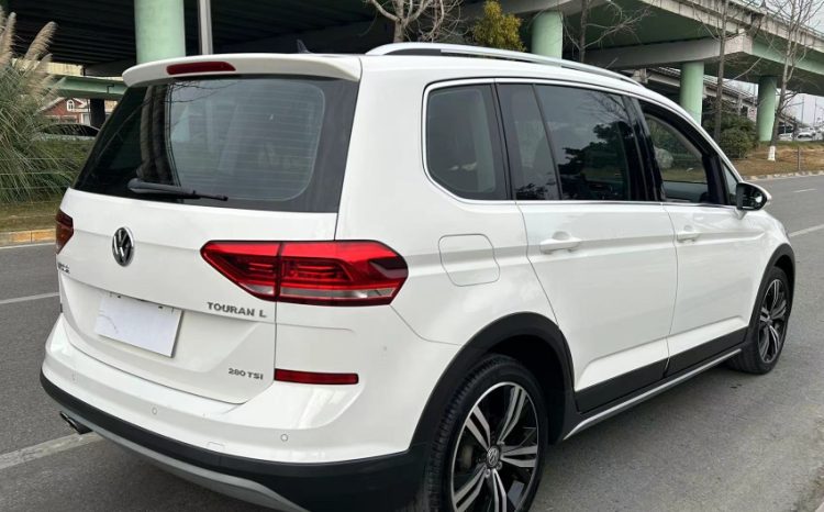 
								Volkswagen Touran L 2021 280TSI DSG Cross Edition (7 мест) full									