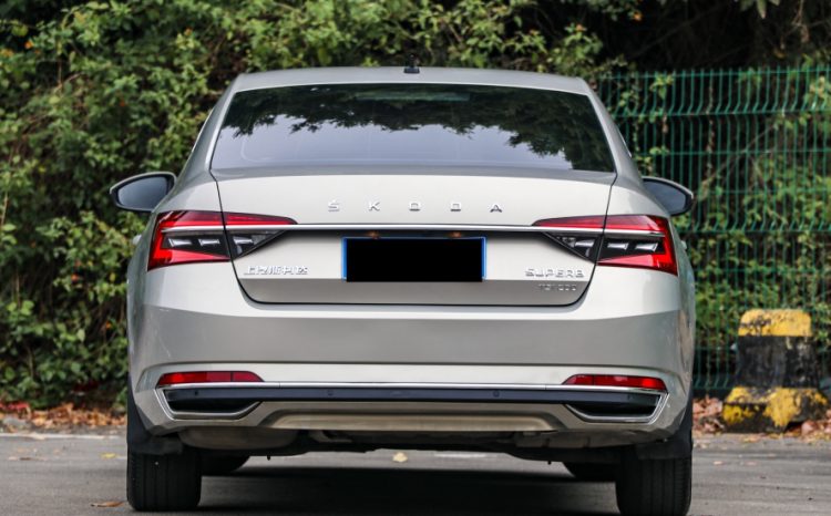 
								Skoda Superb 2019 TSI280 DSG Comfort Edition, реальный пробег 73556 км, немецкий среднеразмерный седан full									