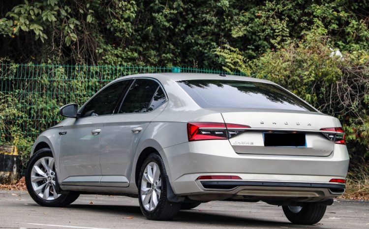
								Skoda Superb 2019 TSI280 DSG Comfort Edition, реальный пробег 73556 км, немецкий среднеразмерный седан full									