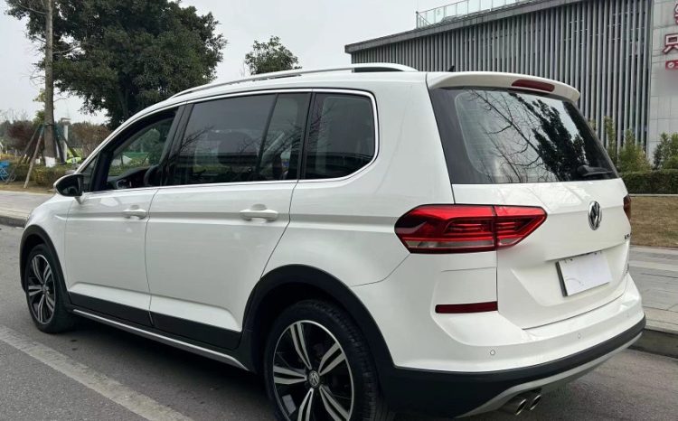 
								Volkswagen Touran L 2021 280TSI DSG Cross Edition (7 мест) full									