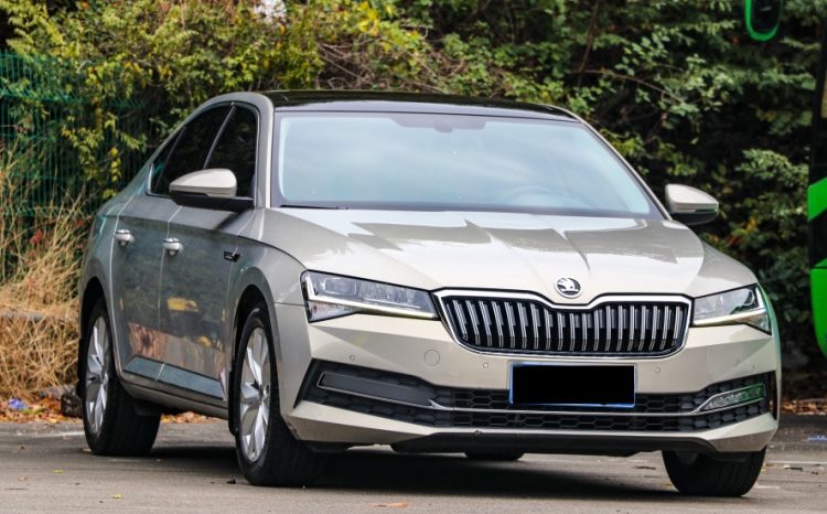 
								Skoda Superb 2019 TSI280 DSG Comfort Edition, реальный пробег 73556 км, немецкий среднеразмерный седан full									