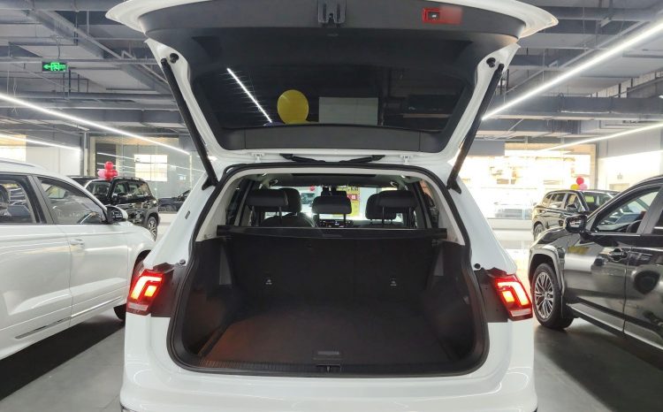 
								Volkswagen Tiguan L 2024 300TSI Automatic Two-Wheel Drive Smart Edition full									