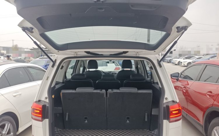 
								Volkswagen Touran L 2021 280TSI DSG Cross Edition (7 мест) full									