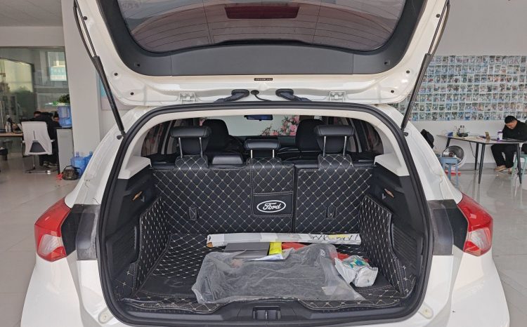 
								Ford Focus 2021 Hatchback EcoBoost 180 Automatic Trend Edition full									