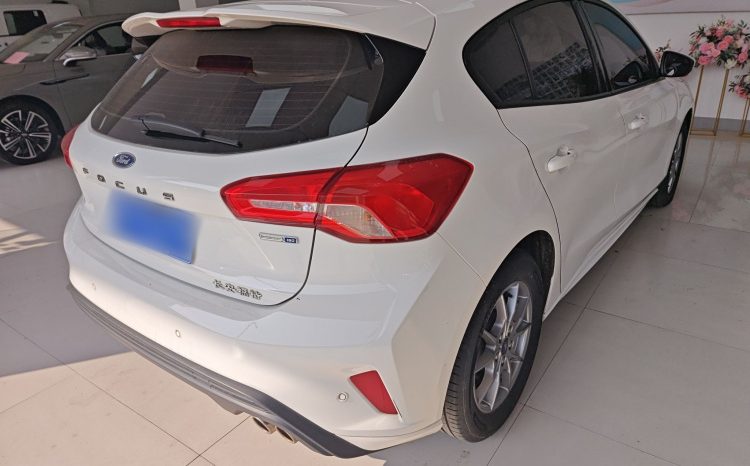 
								Ford Focus 2021 Hatchback EcoBoost 180 Automatic Trend Edition full									