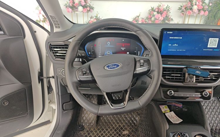 
								Ford Focus 2021 Hatchback EcoBoost 180 Automatic Trend Edition full									