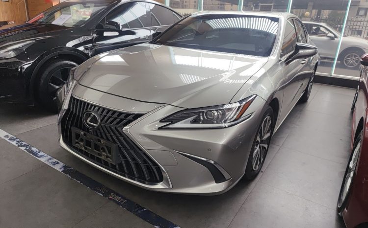 
								Lexus ES 2022 300h Premium Edition full									