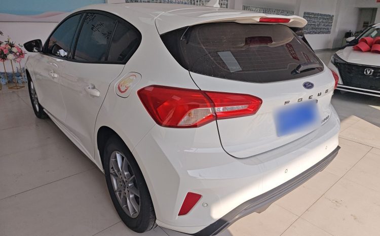 
								Ford Focus 2021 Hatchback EcoBoost 180 Automatic Trend Edition full									