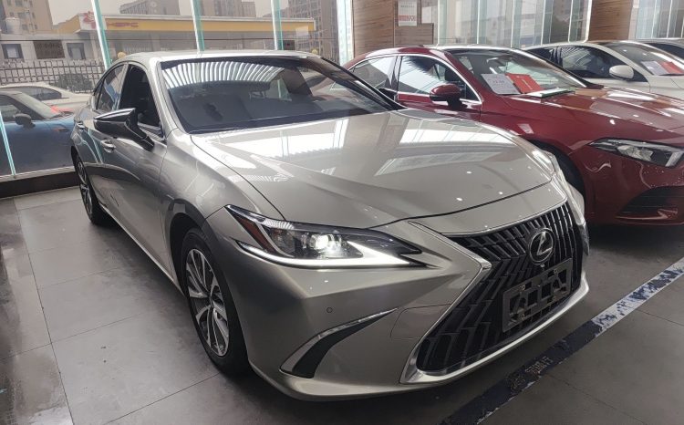 
								Lexus ES 2022 300h Premium Edition full									