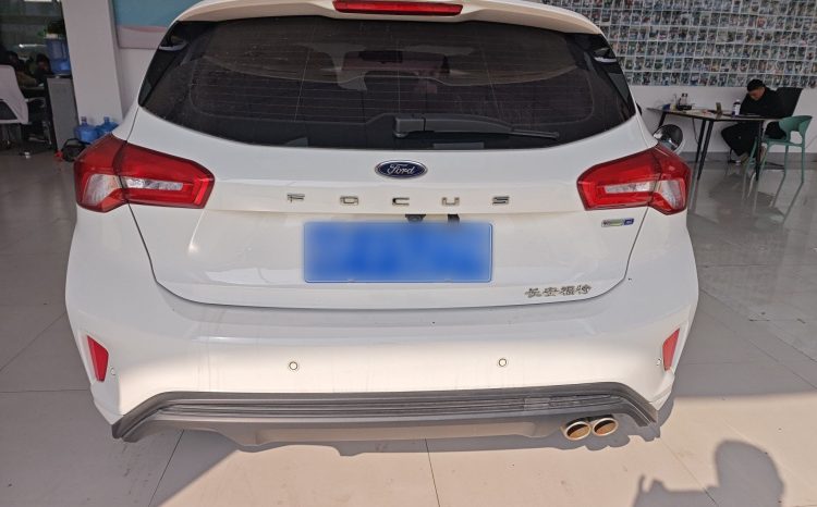 
								Ford Focus 2021 Hatchback EcoBoost 180 Automatic Trend Edition full									