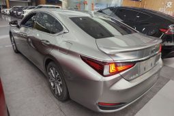 
										Lexus ES 2022 300h Premium Edition full									