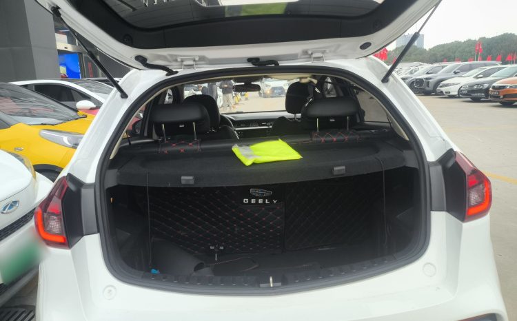 
								Geely Vision X3 2020 1.5L CVT Premium Edition, реальный пробег 122000 км, бюджетный кроссовер 90% от нового full									