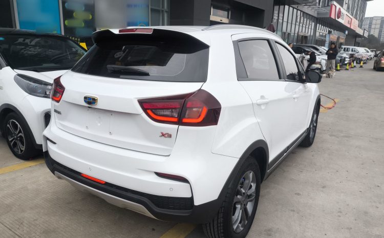 
								Geely Vision X3 2020 1.5L CVT Premium Edition, реальный пробег 122000 км, бюджетный кроссовер 90% от нового full									