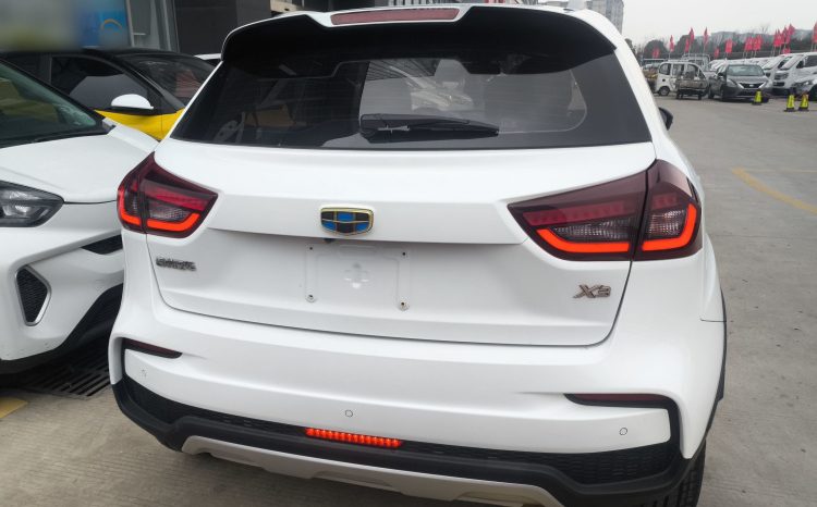 
								Geely Vision X3 2020 1.5L CVT Premium Edition, реальный пробег 122000 км, бюджетный кроссовер 90% от нового full									
