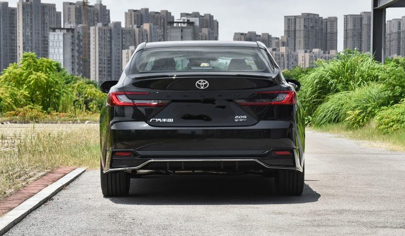 
								2025 Toyota Camry — среднеразмерный гибридный седан с надёжной конструкцией и премиальным оснащением full									