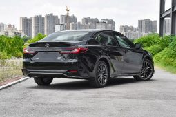 
										2025 Toyota Camry — среднеразмерный гибридный седан с надёжной конструкцией и премиальным оснащением full									