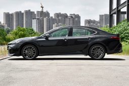 
										2025 Toyota Camry — среднеразмерный гибридный седан с надёжной конструкцией и премиальным оснащением full									