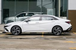 
										Hyundai Elantra 2026 1.5L CVT GLX Elite full									