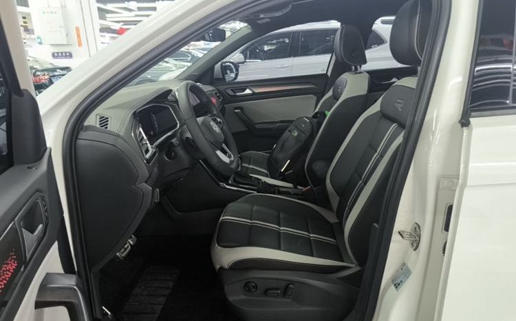 
								Volkswagen T-ROC 2023, 300TSI, DSG, передний привод, комплектация “Chenguang” full									